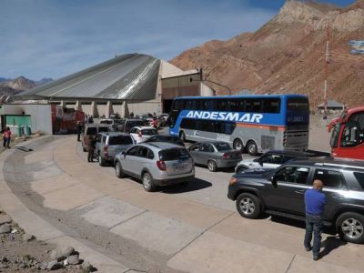 Pol�mica en el paso a Chile: les negaron el ingreso a turistas que no se vacunaron contra el neumococo  