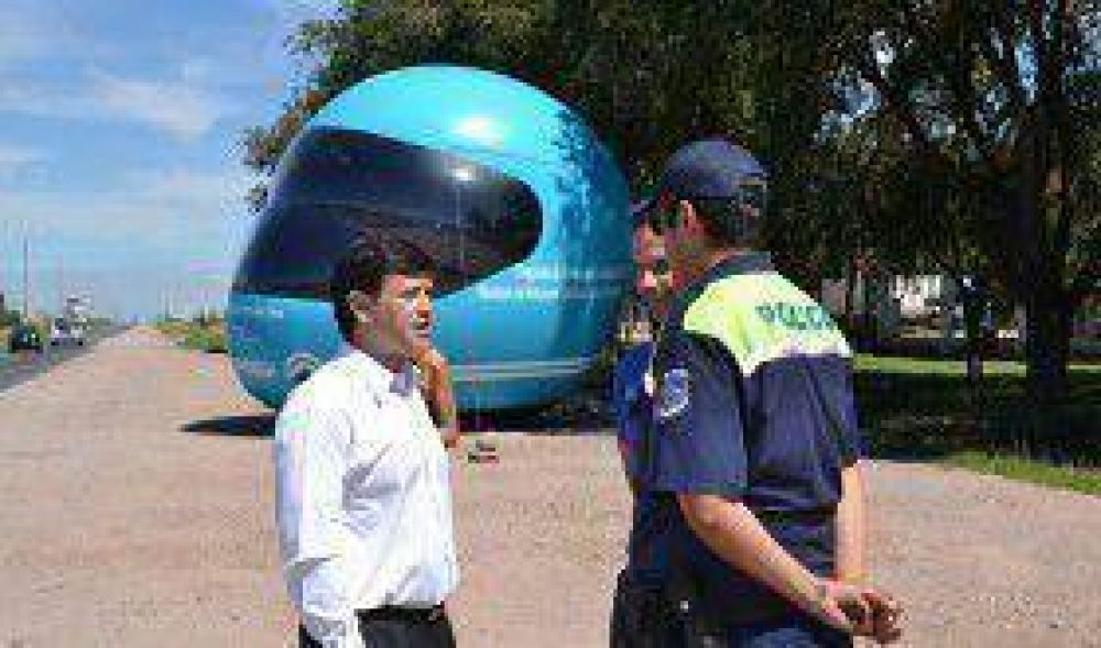 El Ministro Mones Ruiz visit� un puesto de control vial 