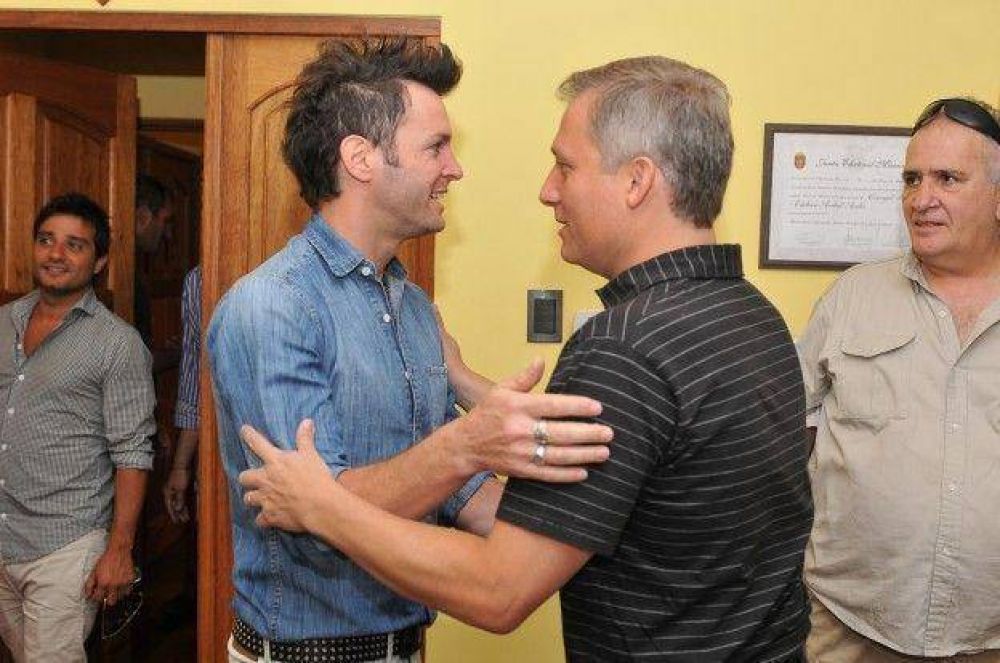Axel se reuni� con Avil�s en la previa de su recital gratuito