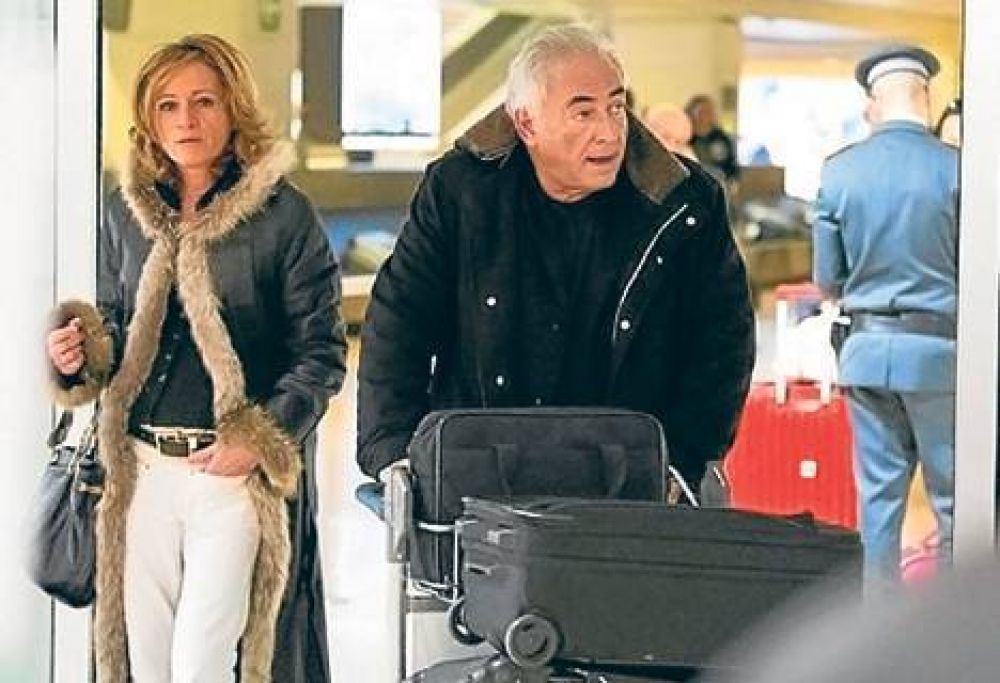 Strauss-Kahn estrena novia antes de un juicio por pagar prostitutas