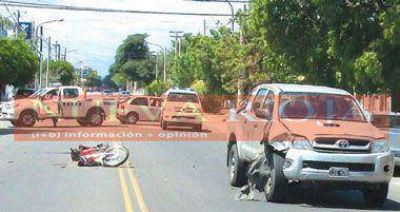 Tres ocupantes de una moto con heridas graves en un accidente