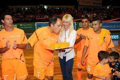 Scioli festej� su cumplea�os dando la vuelta ol�mpica con Villa La �ata