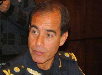 Cercado por la delincuencia y los asesinatos, que no pudo frenar, renunci� el Jefe de la Polic�a Departamental