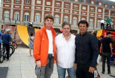 Nicol�s Scioli junto al Grupo Banco Provincia en la Bike & Skate Fest 2013