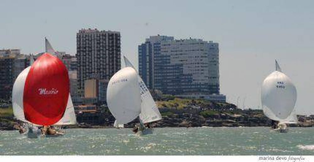 Campeonato Manolo para J/24 y Grumete en la costa de la �Feliz�