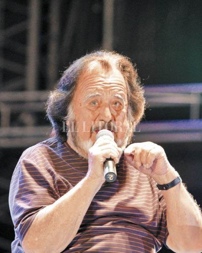 Brill� la segunda luna en el Festival del Pescador