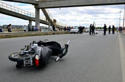 Joven motociclista grave tras violento accidente