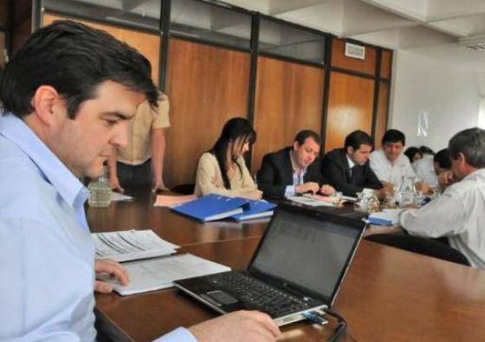El aumento de salarios estar�a sujeto a los proyectos que aprueben los diputados