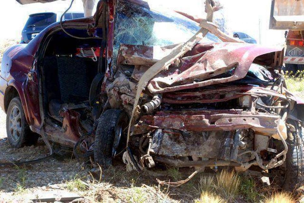Dos personas murieron y otras cuatro est�n graves tras choque frontal