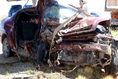Dos personas murieron y otras cuatro est�n graves tras choque frontal