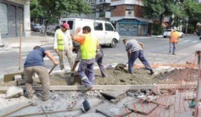 Ampl�an veredas en Recoleta