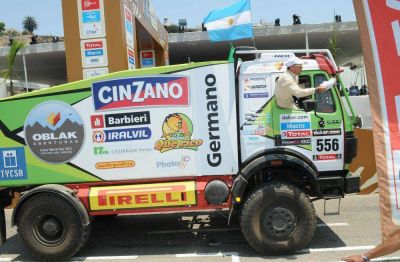 Los Germano contin�an a paso firme en el Dakar