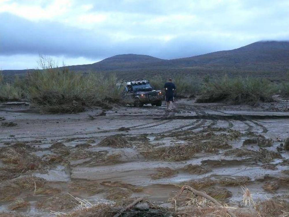 Agua y lodo arrasaron con Mall�n Quemado