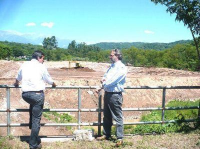 Progresan obras de estructura h�drica