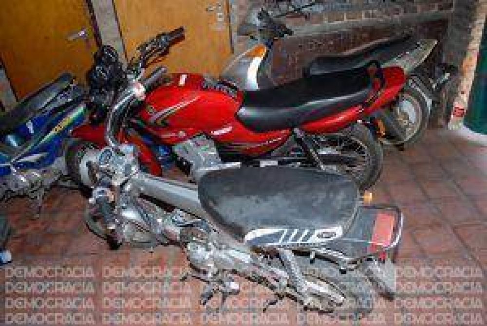Un joven muri� tras chocar con su moto en la Laguna de G�mez