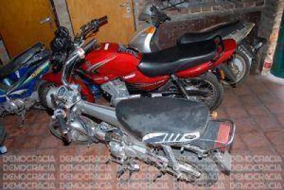 Un joven muri� tras chocar con su moto en la Laguna de G�mez