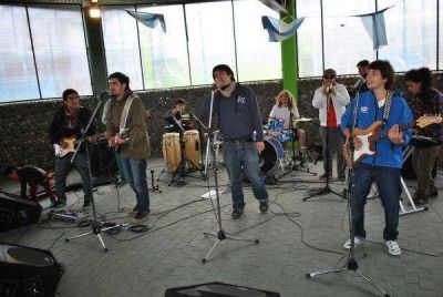 �El Corte� actu� en el paseo de los artesanos