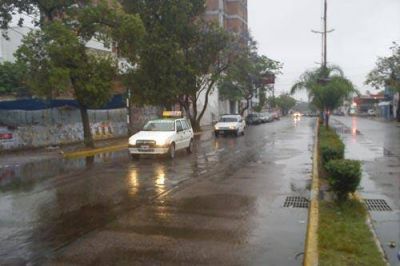 La lluvia de la madrugada podr�a regresar en horas de la tarde a la Capital