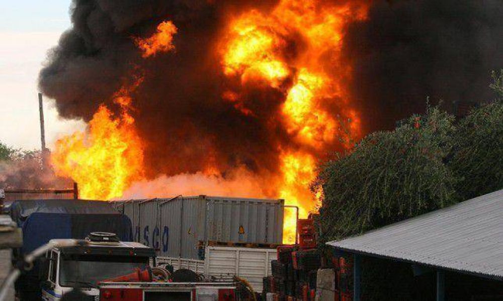 Tras dos horas de trabajo, lograron controlar el incendio en Guaymall�n