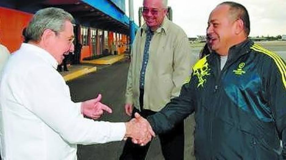 La c�pula de Venezuela viaja otra vez a Cuba y la oposici�n protesta