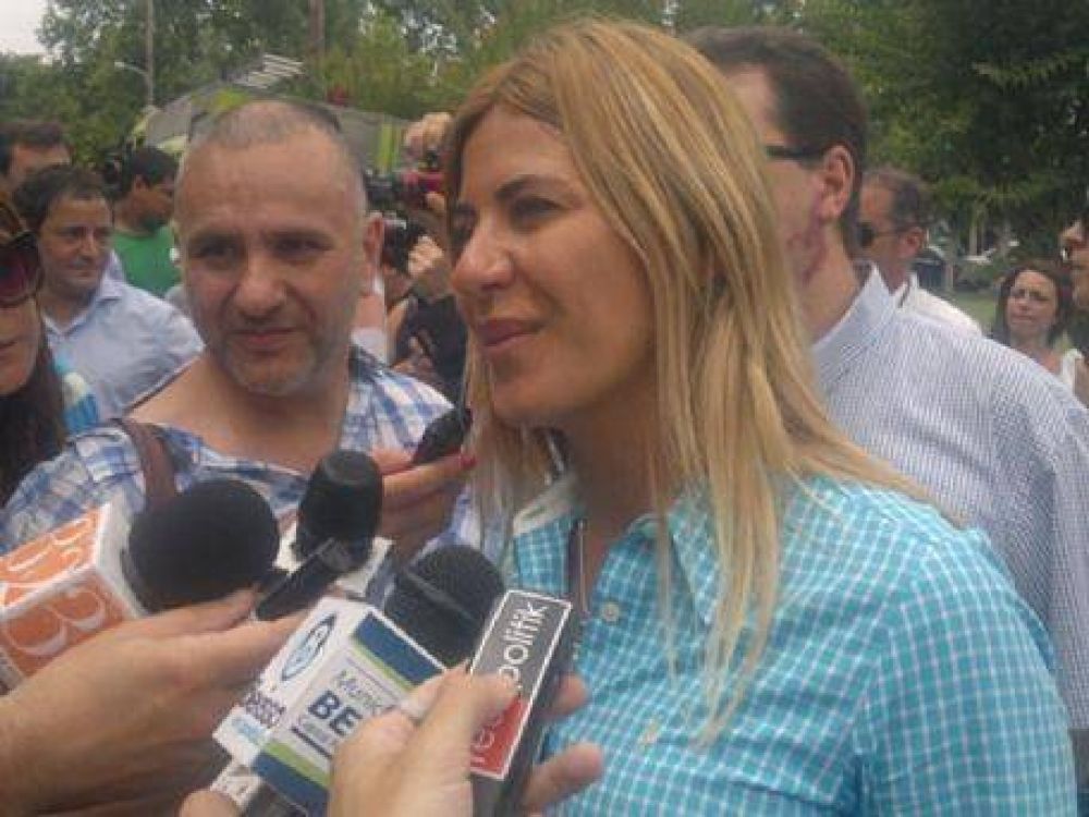 Nora de Luc�a visit� Berisso: �Vamos a hacer lo imposible para que comiencen las clases en febrero�