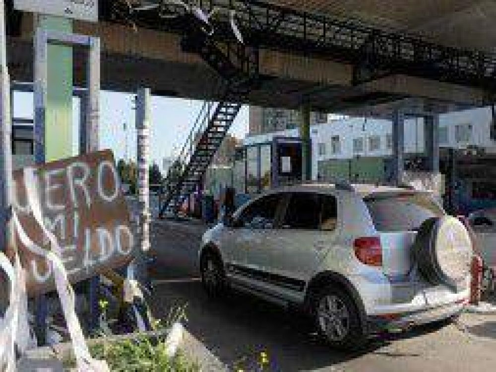 Contin�a el paro en la Autopista Buenos Aires- La Plata