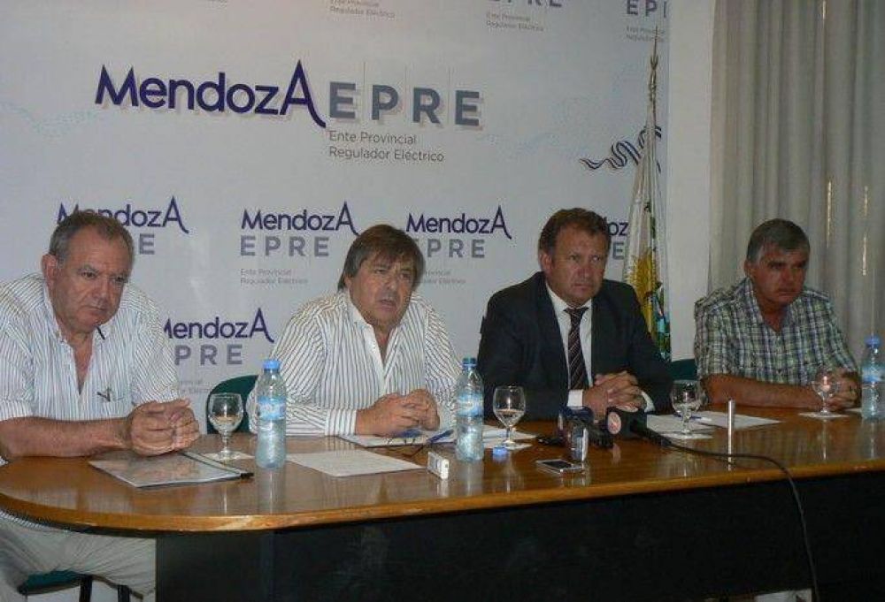 Con advertencias a las distribuidoras, el Gobierno oficializ� una suba de la luz del 5,5 % promedio 