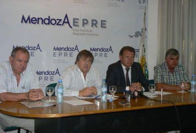Con advertencias a las distribuidoras, el Gobierno oficializ� una suba de la luz del 5,5 % promedio 