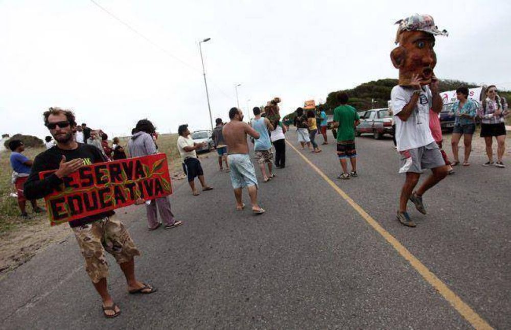 Vecinos se movilizaron por la defensa de las playas en el sur de Mar del Plata