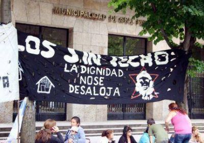 Organizaciones sociales iniciaron un nuevo acampe frente al Municipio por �las mentiras de Pulti�