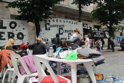 Funcionarios municipales recibieron a organizaciones que acamparon frente a la comuna