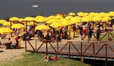 M�s de 50 mil personas desfrutaron de las playas porte�as