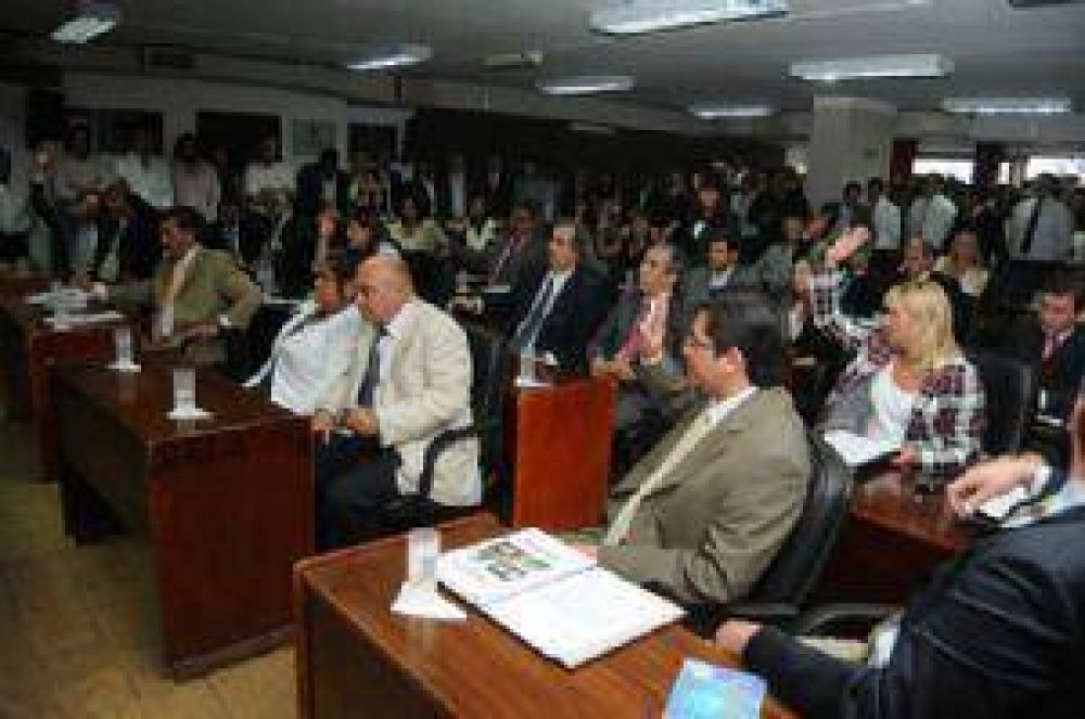 Ni el oficialismo ni la oposici�n se hacen cargo de los cambios a la Ley Impositiva 