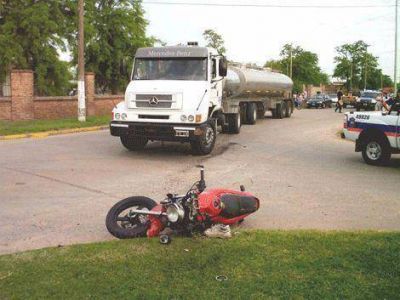 Un camionero protagoniz� un accidente en Suipacha 