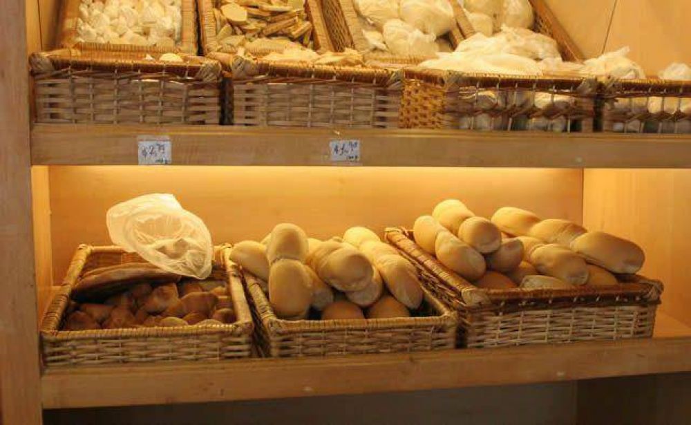 Subi� un 20% el precio del pan y temen faltante de harina 