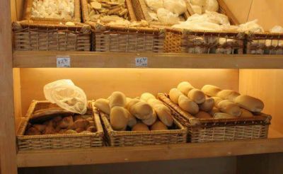 Subi� un 20% el precio del pan y temen faltante de harina 