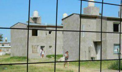 La Justicia deber� resolver qu� suceder� con las personas que contin�an en la toma
