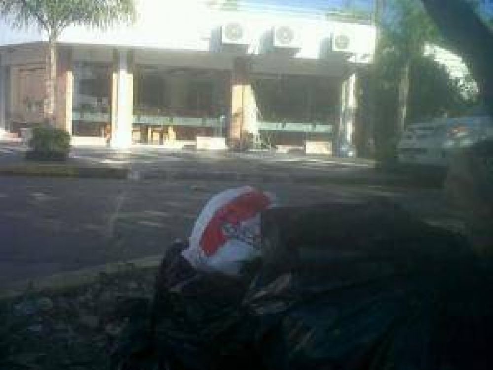 El municipio mult� en $ 1500 a comercios que arrojaron basura a la calle 