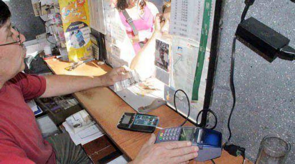 Adaptan las m�quinas para cobrar boleto a $4,10 y usuarios organizan el paro del 18  