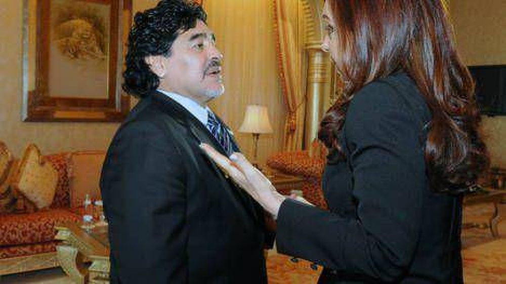 Para Maradona, a Cristina la critican los que nacieron en cuna de oro y no saben hacer un guiso