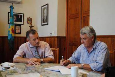 Firman convenio para el inicio de viviendas en Patagones