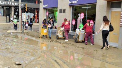 Llevar� de 45 a 60 d�as limpiar el barro que qued� en la ciudad