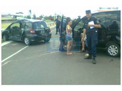 Dos mujeres resultaron heridas en un violento choque en la ruta 12