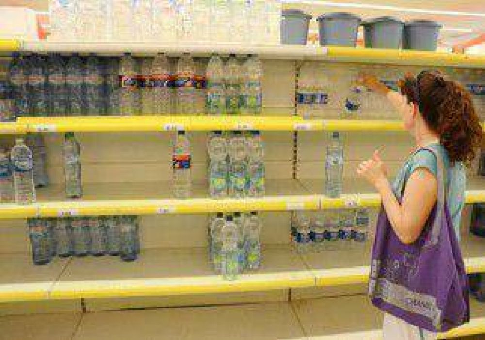 Suspendieron cirug�as por el agua turbia 