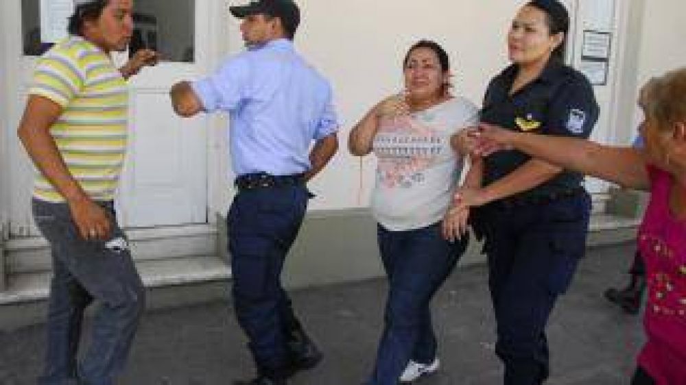 Beneficiarios de programas de empleo generan disturbios 