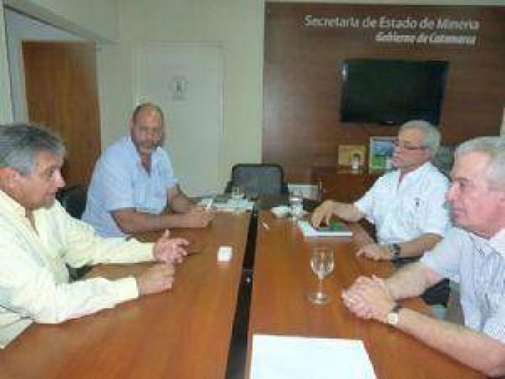 El secretario de Miner�a y el Presidente de la CAMYEN recibieron al titular de GEMERA 