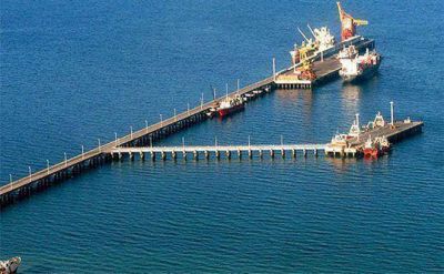 Avanza construcci�n de nueva viga carrilera en el muelle Almirante Storni de Madryn