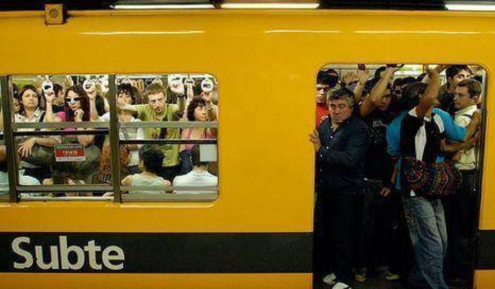 Subte: Descartan "tarifa diferenciada" en hora pico