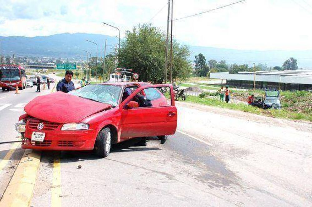 Turistas lesionados tras violenta colisi�n 
