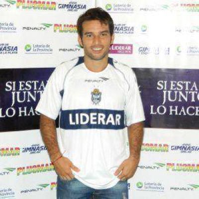 Franco Niell firm� el contrato y se sum� a la pretemporada en Estancia